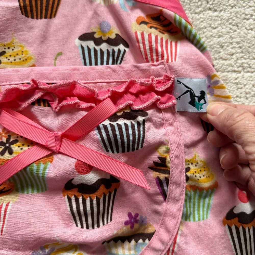Apron Elegance Pink Cupcake Ruffle Bib Apron 100% Cotton Pockets Retro Feminine